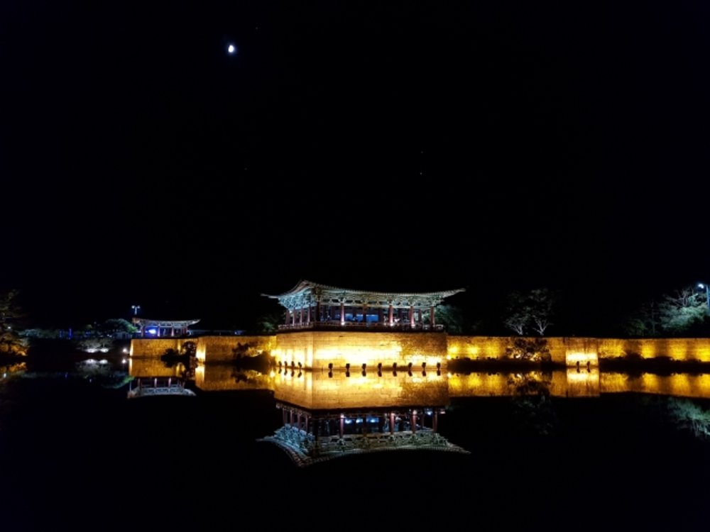 韓国 慶州 東宮と月池 ライトアップ