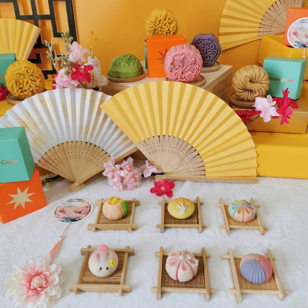 order mooncake gift set online in Malaysia from Bow + Ribbons