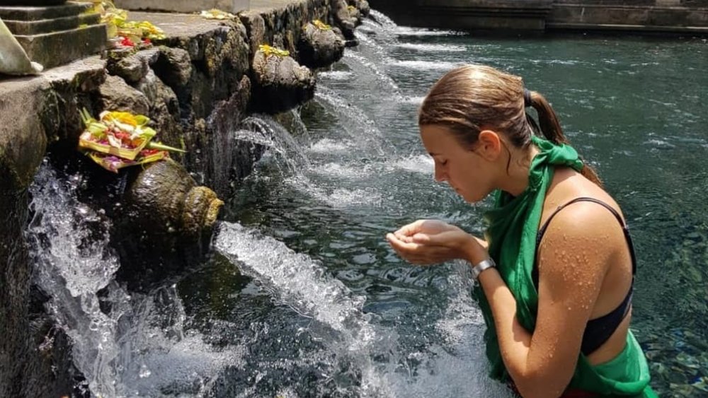 Eat, pray, and give lots of love! Image credits: @delfigillperis on Instagram