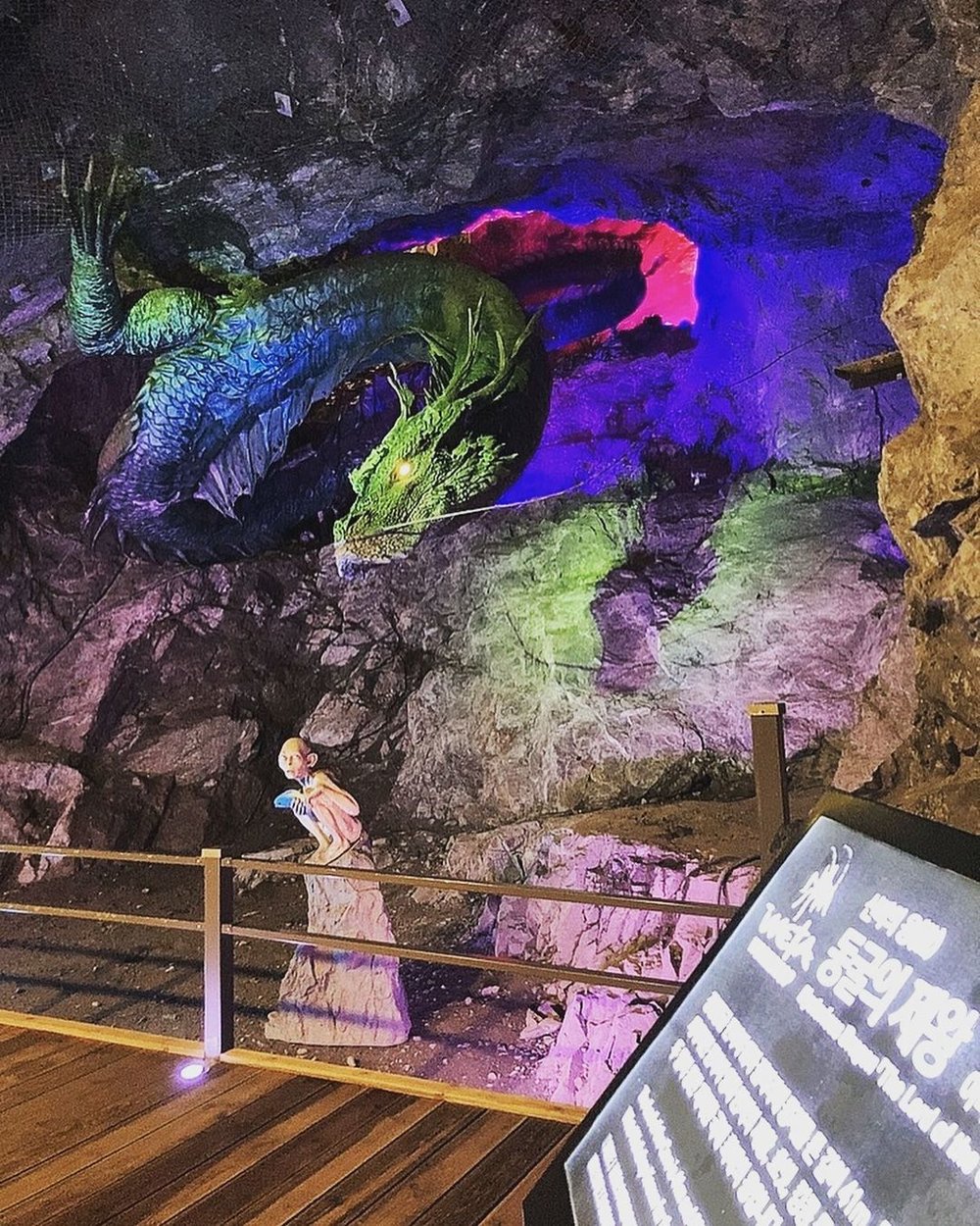 韓国  Gwangmyeong Cave 光明洞窟（クァンミョントングル）