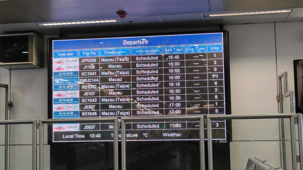 香港からマカオ　ターボジェット（TURBOJET）フェリー　電光掲示板