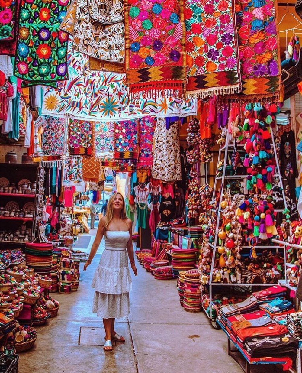 girl in market