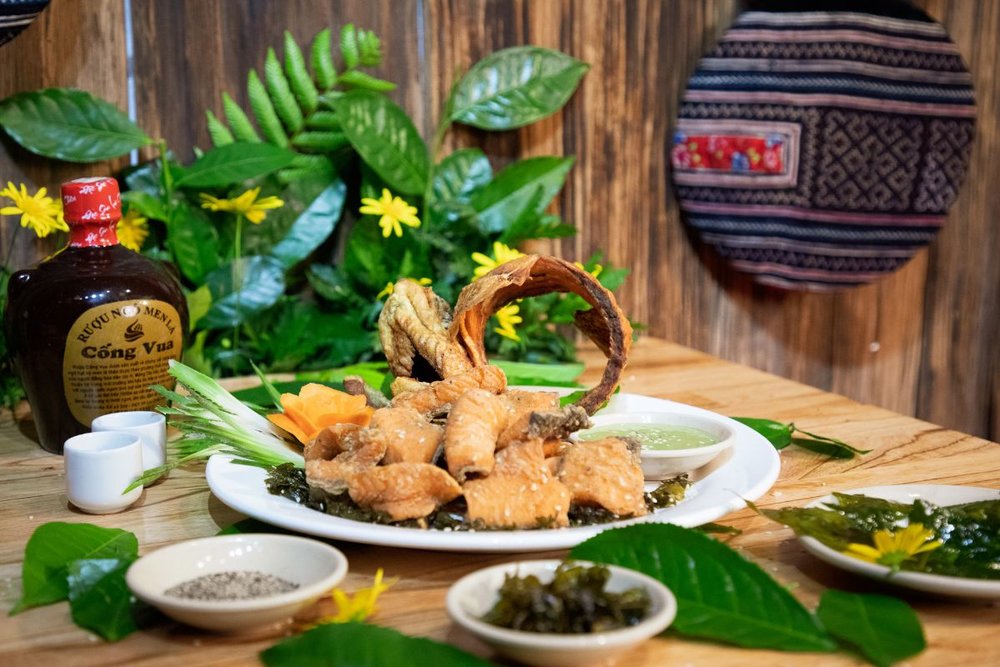 Thưởng Thức Ẩm Thực Địa Phương Tại Fansipan