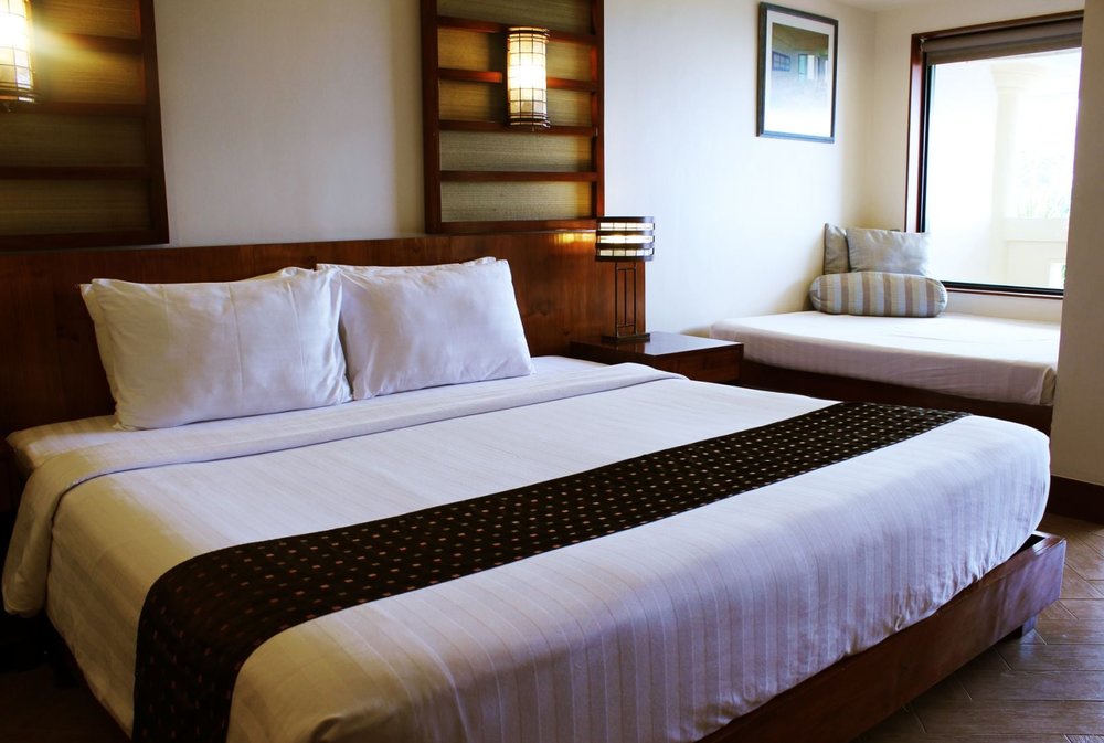 Room with a queen size bed