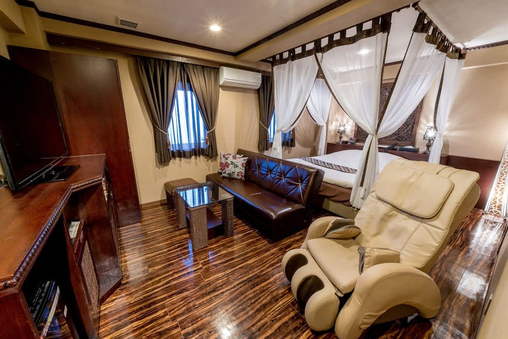 where to stay in osaka near train stations