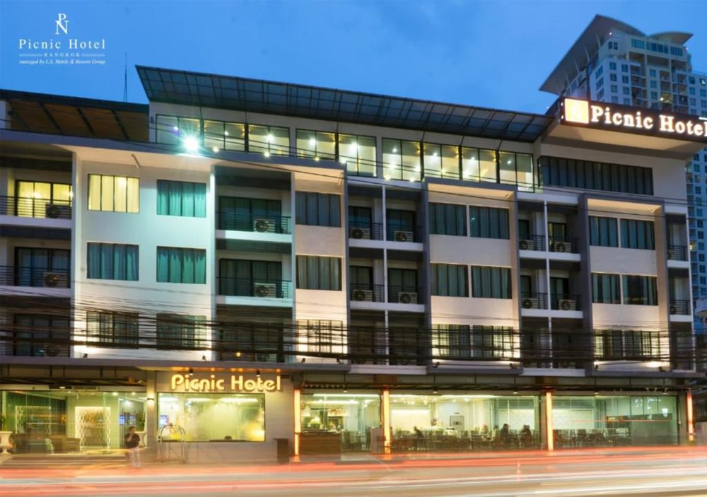 Picnic Hotel Bangkok Facade