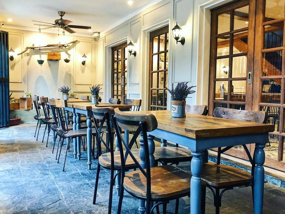 La Spezia dining area