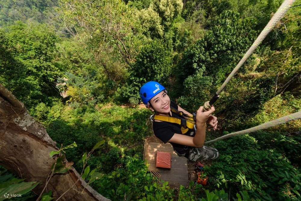 Bungee Jumping og a girl