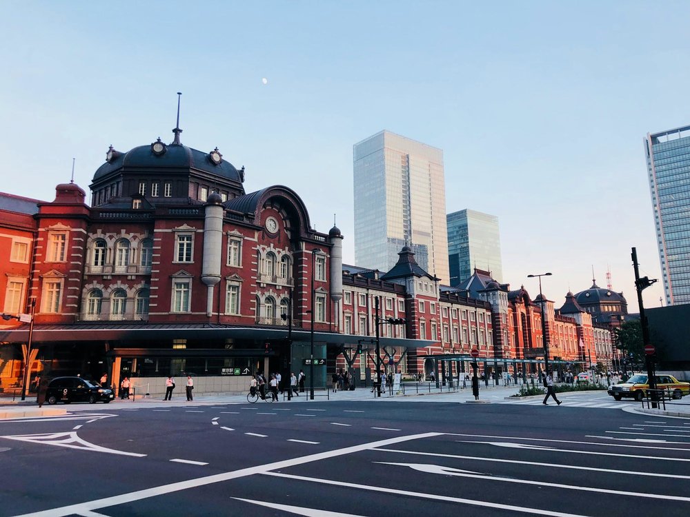 where to stay near tokyo train stations
