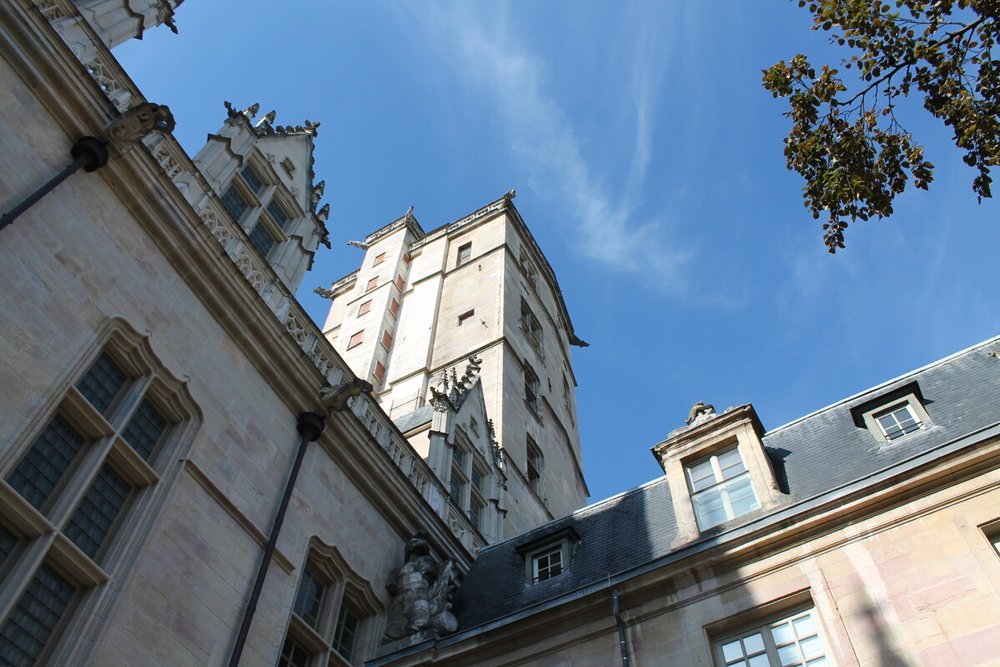 フランス・ディジョン観光ガイド|パリから鉄道で行くブルゴーニュの旅 フィリップ善良公の塔