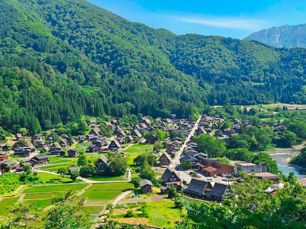 Takayama and Shirakawa-go day tour