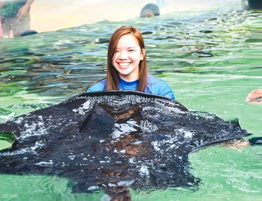 Girl with a stingray