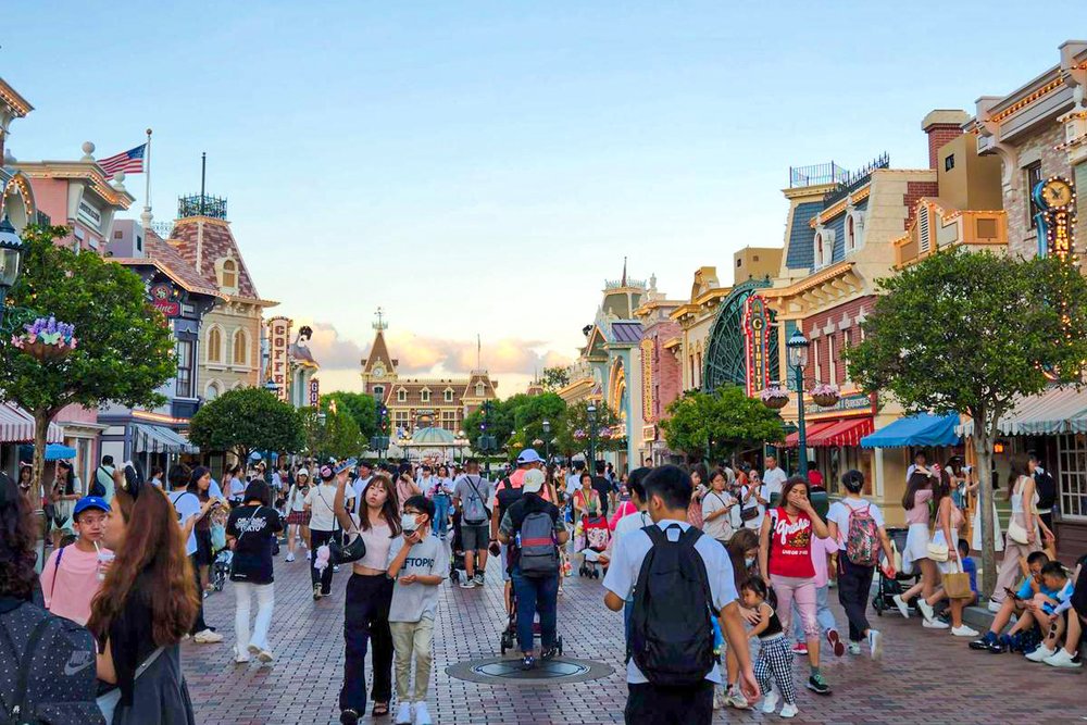 hong kong disneyland main street