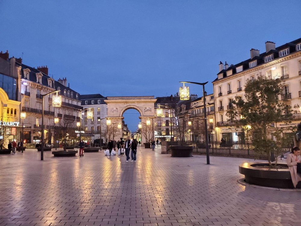 フランス・ディジョン観光ガイド|パリから鉄道で行くブルゴーニュの旅 ポルト・ギョーム