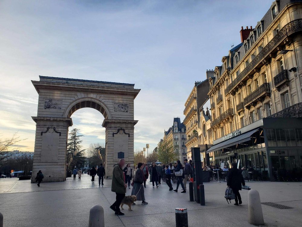 フランス・ディジョン観光ガイド|パリから鉄道で行くブルゴーニュの旅 ポルト・ギョーム②