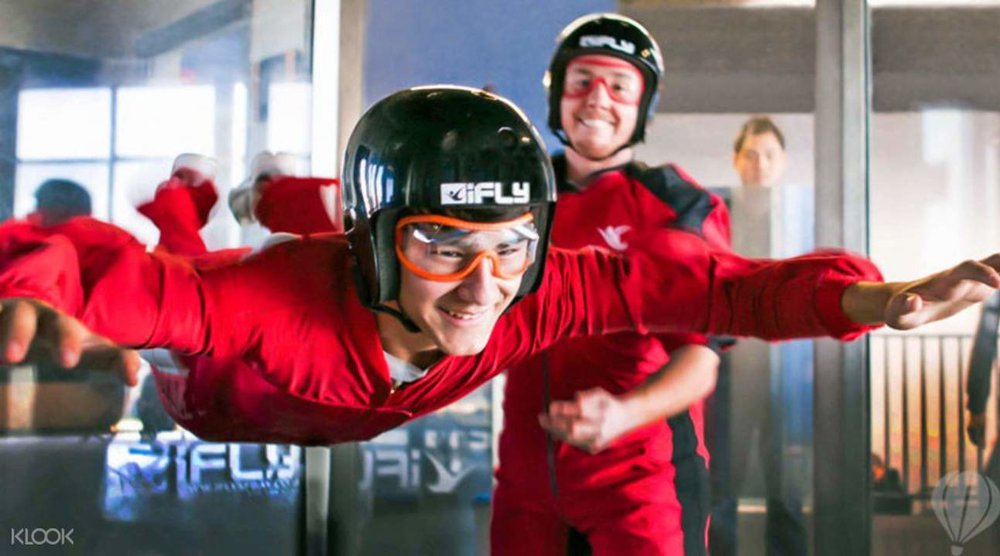 Nhảy dù trong nhà ở iFly
