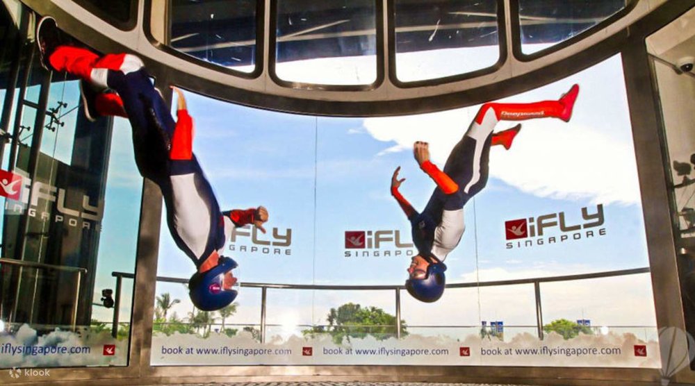 Nhảy dù trong nhà ở iFly
