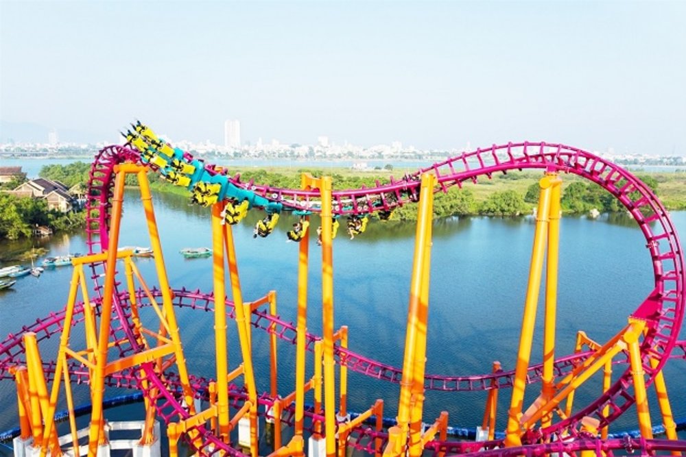 Queen Cobra roller coaster 