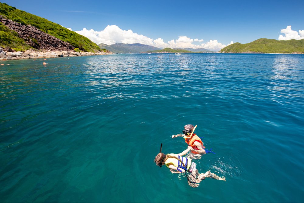 Tắm biển và lặn ngắm san hô