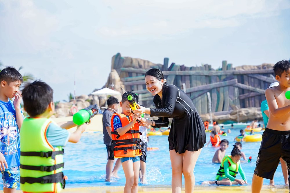 Công viên nước Thiên đường Nhiệt đới Vinwonders Cửa Hội