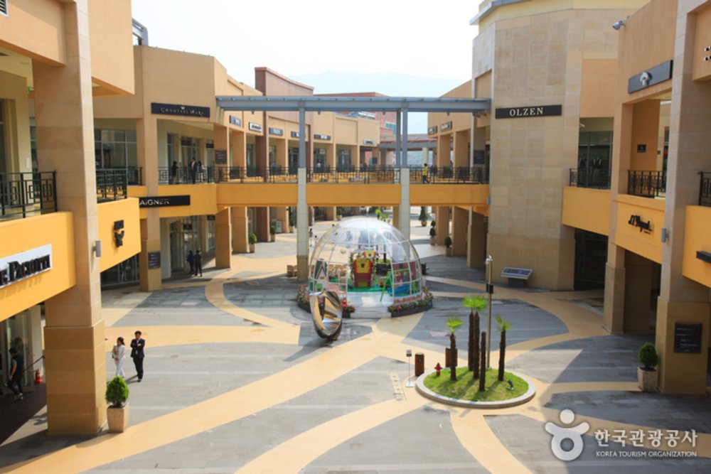 金海機場周邊景點#5 樂天premium outlet金海店