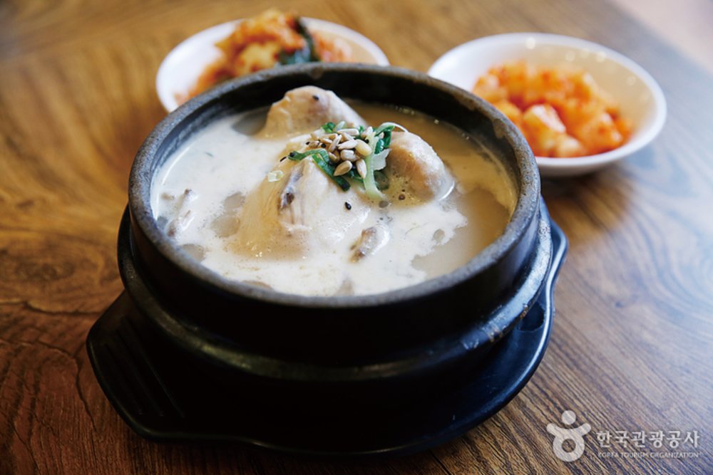 土俗村蔘雞湯 (토속촌삼계탕)