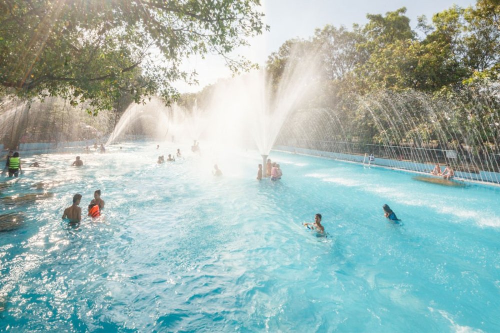 Giải Nhiệt Với Hệ Thống Hồ Bơi