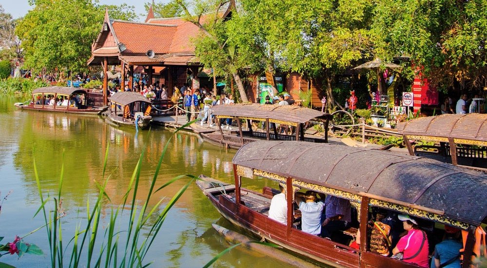 Floating market entrance