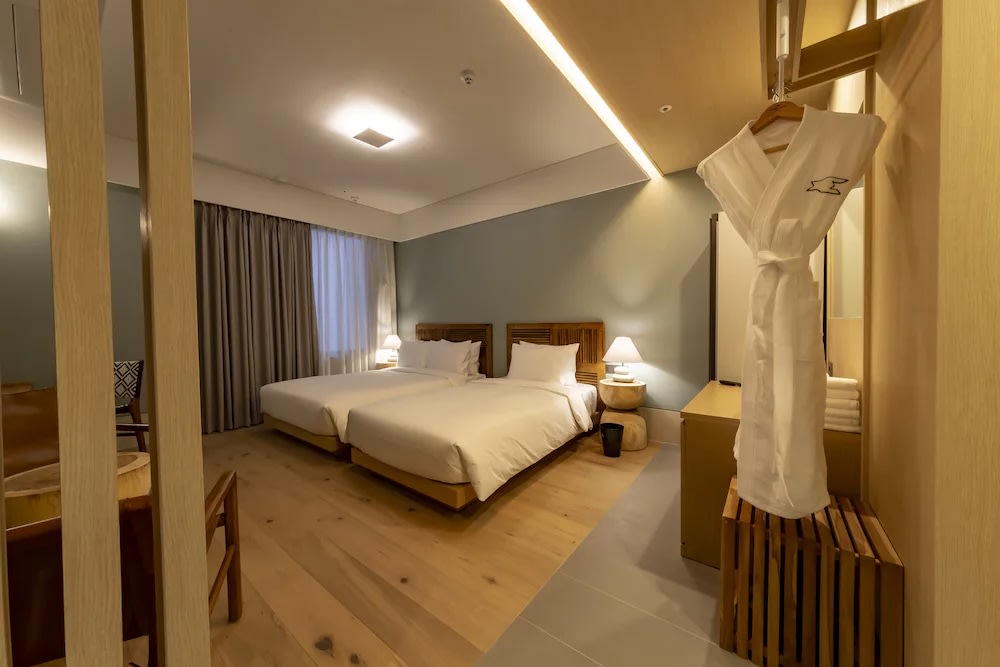 Hound Hotel Signature