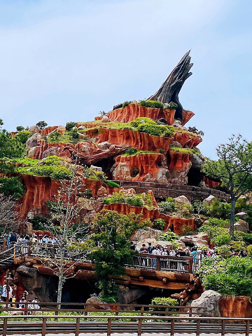東京迪士尼 動物天地飛濺山外觀