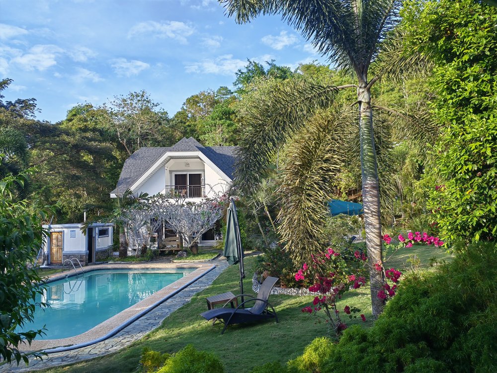 Garden Bungalows Resort pool area