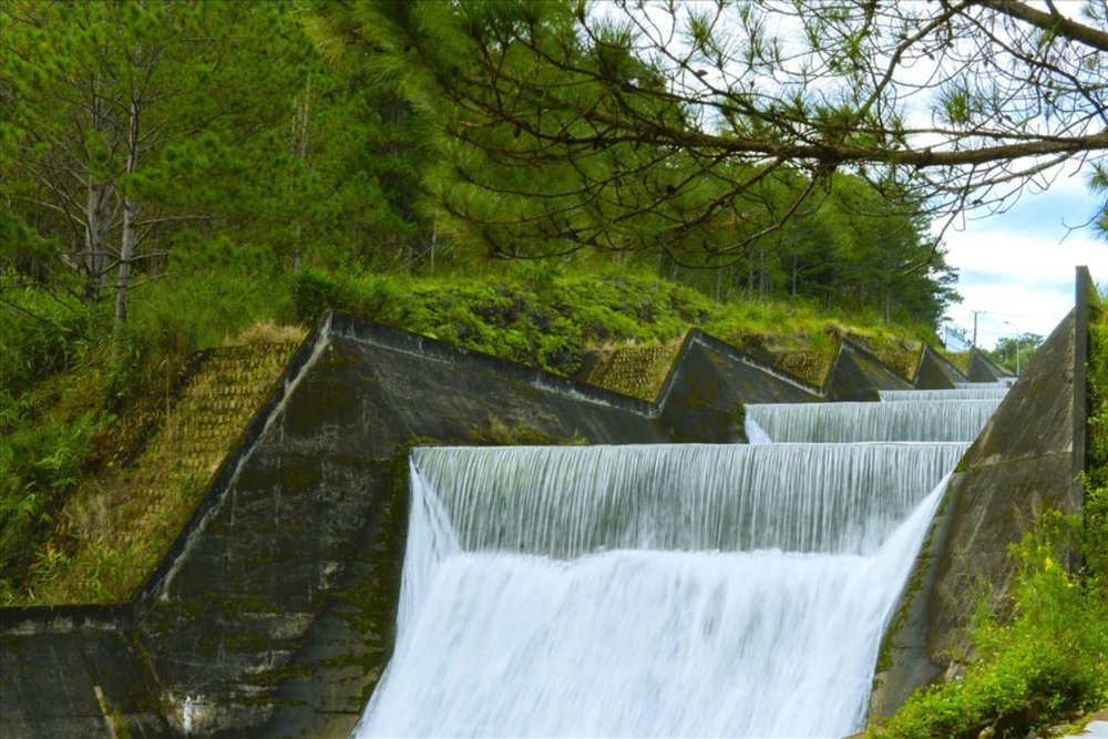 Tham Quan Đập Nước Tràn Hồ Tuyền Lâm