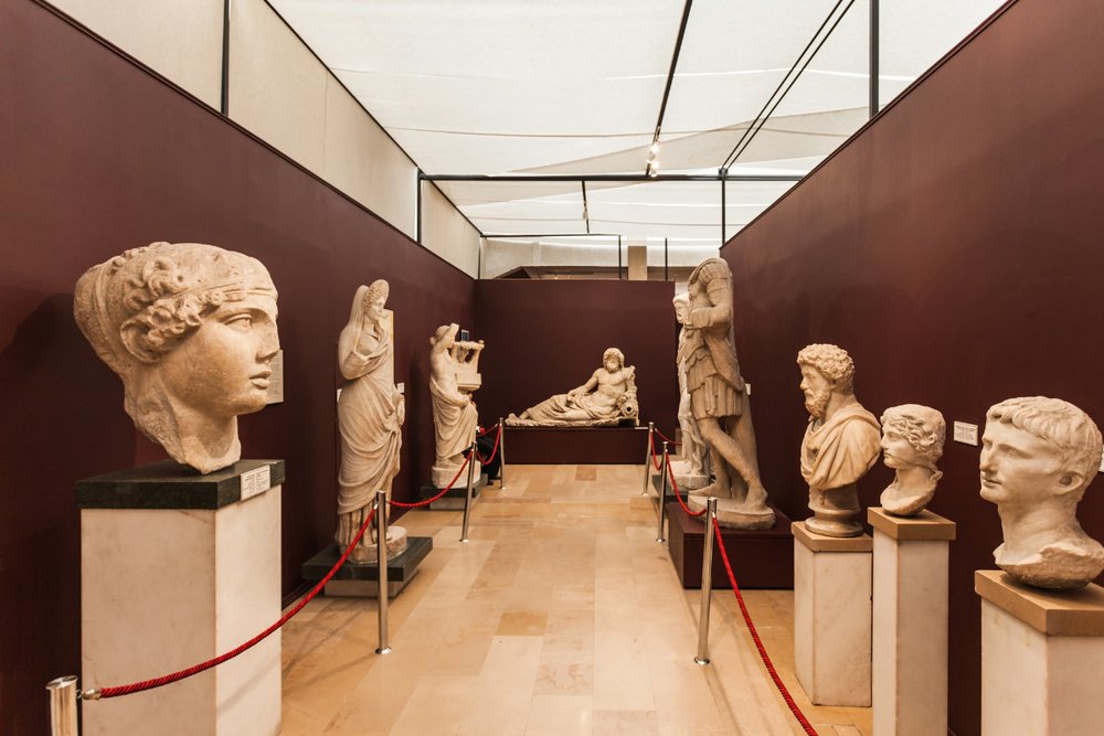 Chiêm Ngưỡng Các Bức Tượng Điêu Khắc Và Bộ Sưu Tập Huy Chương