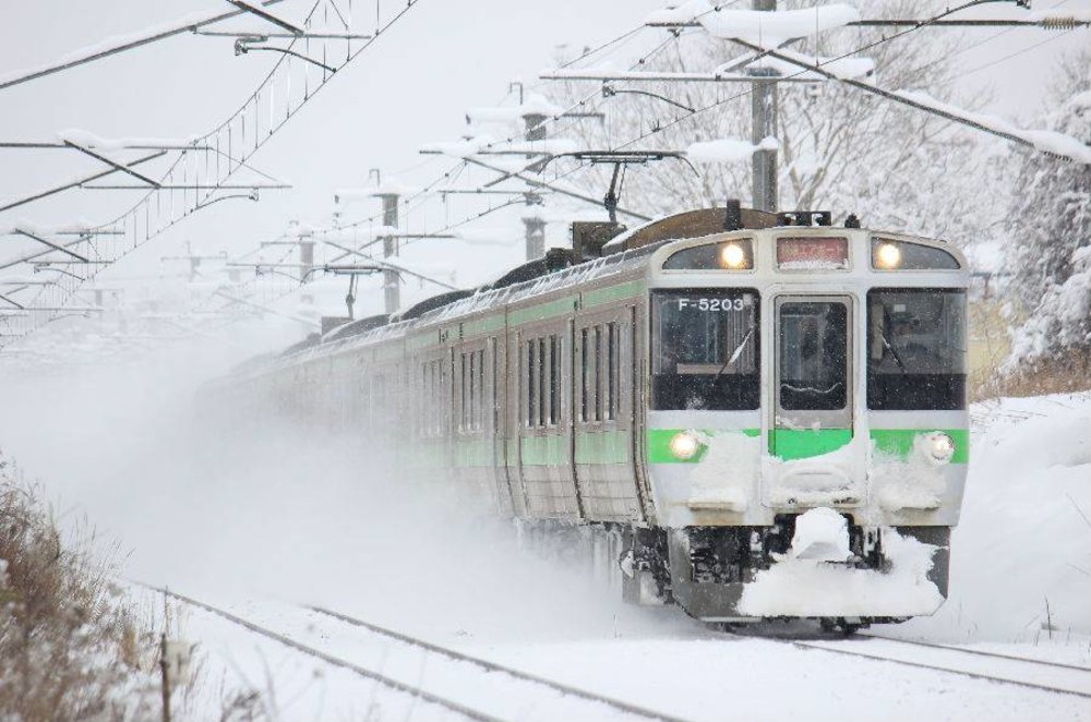 train going to niseko ski resort