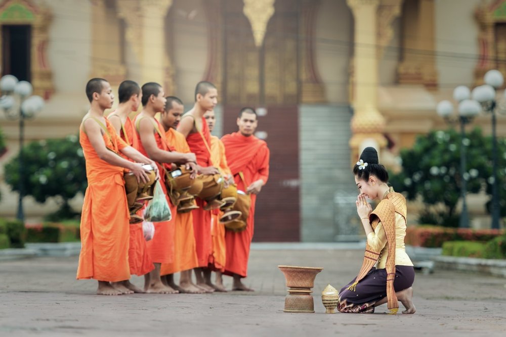 Đừng Chạm Vào… Sư Thầy