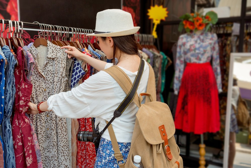 Kiềm Chế Tiêu Quá Nhiều Tiền Vào… Quần Áo!