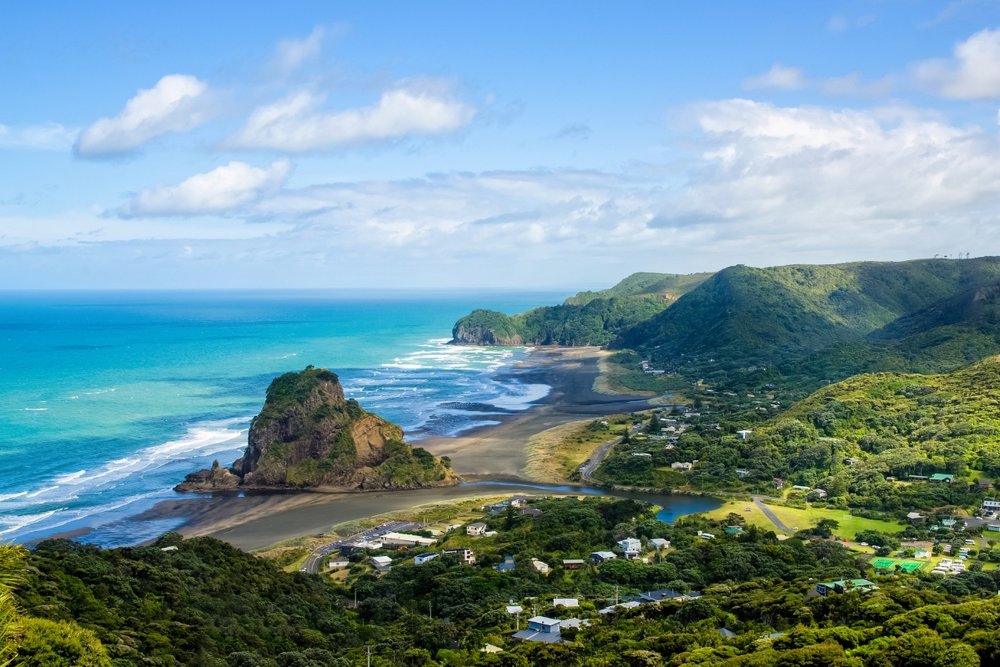 New Zealand North Island Road Trip Itinerary - Piha Beach in Auckland