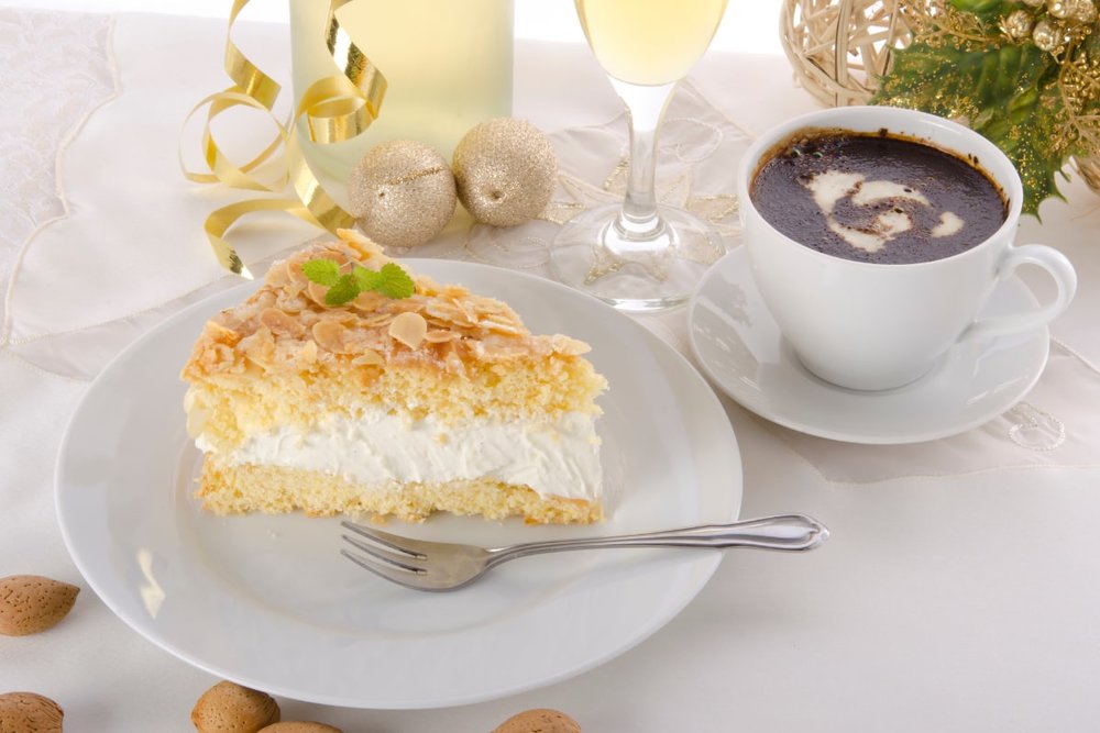 Bánh Ngọt Bienenstich (Bánh Ong Chích)