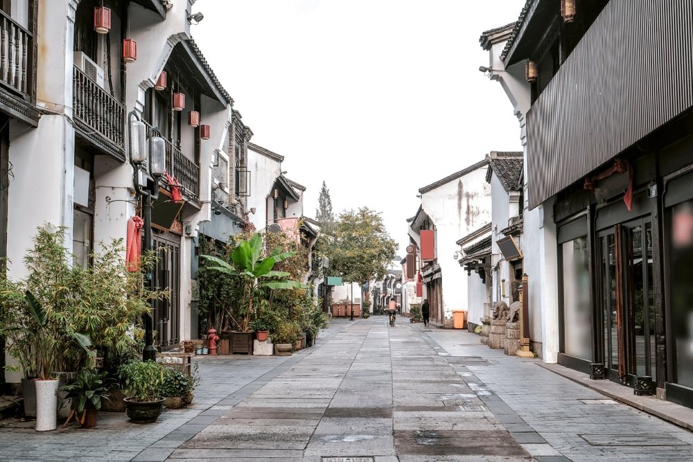 Ngày 4: Hàng Châu - Chùa Linh Ẩn, Con Đường Tre Vân Khê, Tháp Lục Hòa, Phố Thanh Hà Phương