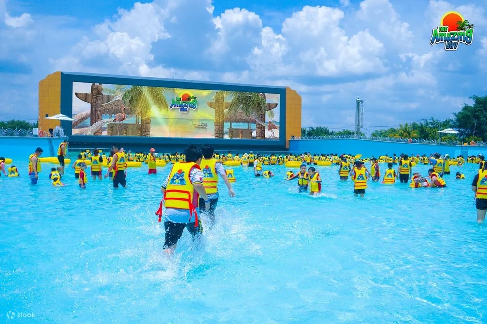 Giá Vé Công Viên The Amazing Bay Bao Nhiêu?