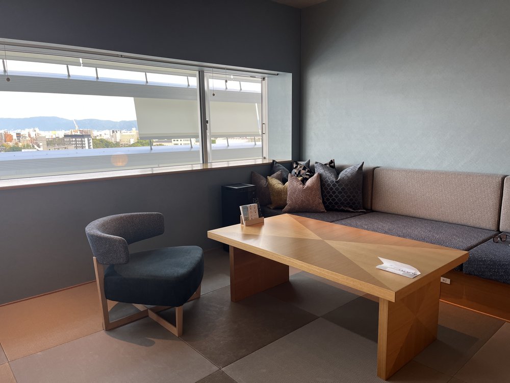 大阪星野OMO7 豪華房客廳