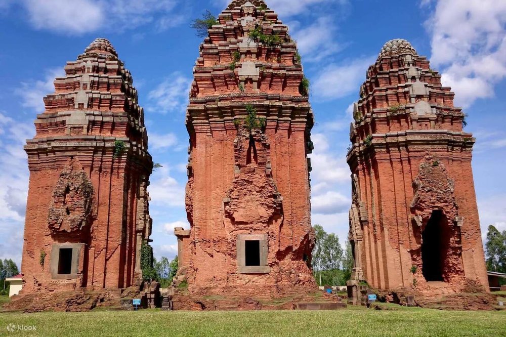 Ngày 4: Tháp Đôi - Tuyệt Tình Cốc - Surf Bar 