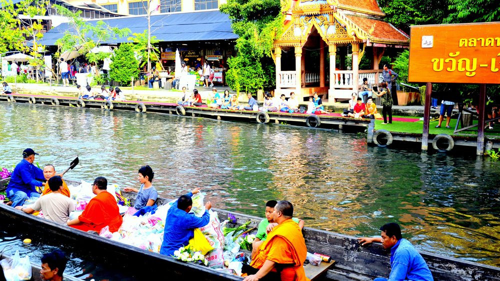 4. Kwan-Riam Floating Market