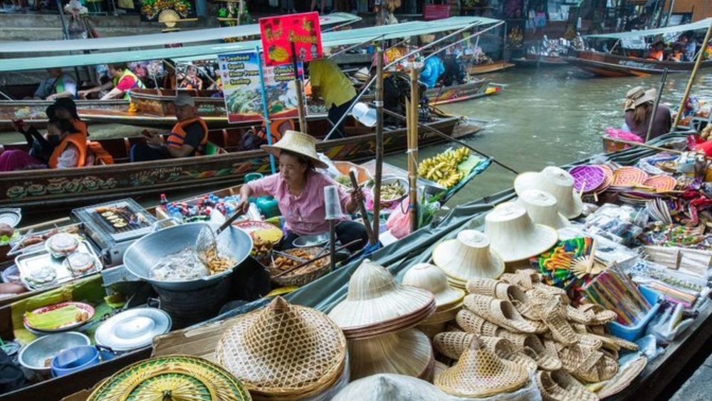 Bang Nam Phueng Floating Market