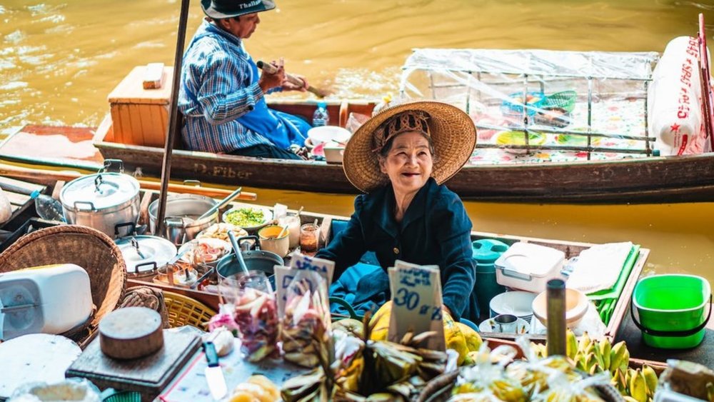 8. Wat Saphan Floating Market