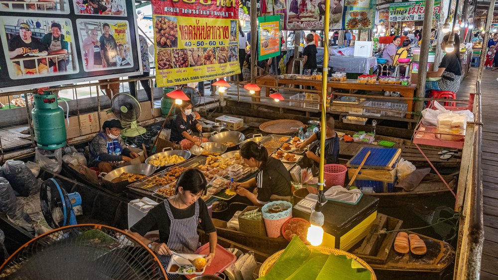 12. Wat Lam Phaya Floating Market
