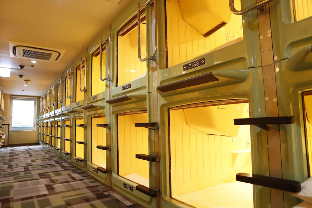 capsule hotels tokyo
