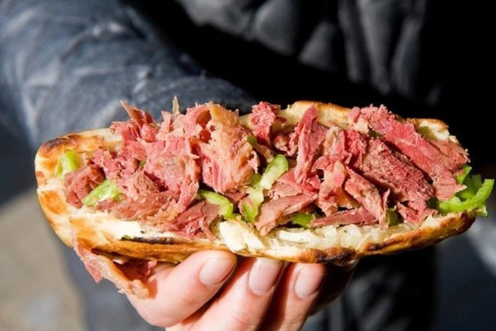 Bánh Mì Kẹp Thịt Lừa