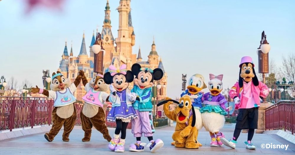 Don't worry — Mickey and friends are here to guide you through the Disney park! Credits: @shanghaidisneyresort on Instagram