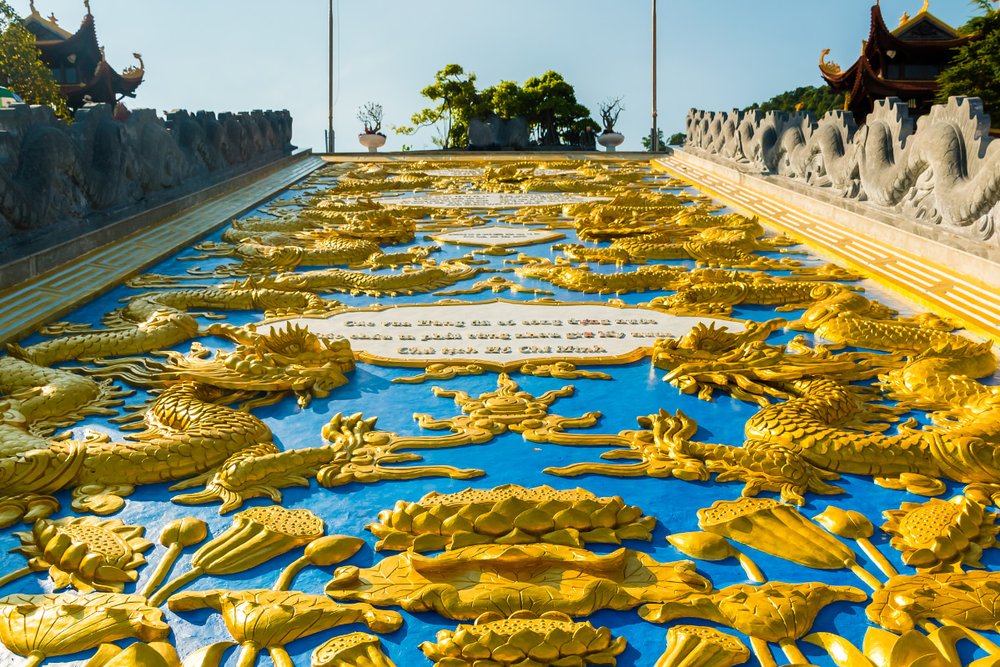 tham-quan-chua-ho-quoc-phu-quoc